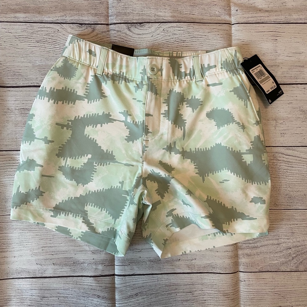 NWT Women's Under Armour Printed Links Short